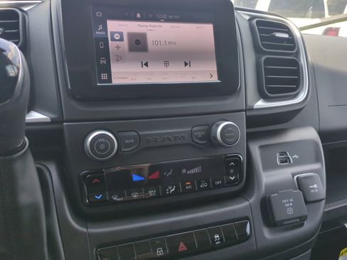 New 2025 RAM ProMaster 2500 w/ Quick Order Package 22G SLT image 12