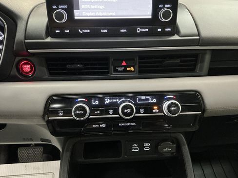 Used 2023 Honda Pilot LX image 15