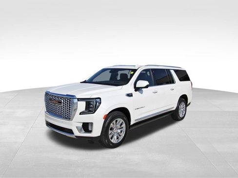 Used 2023 GMC Yukon XL Denali image 2