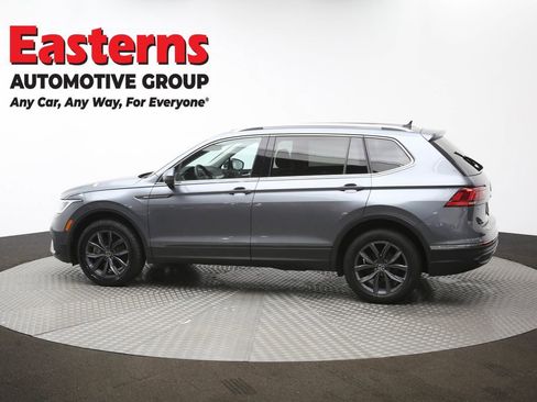 Used 2022 Volkswagen Tiguan SE w/ Panoramic Sunroof Package image 63