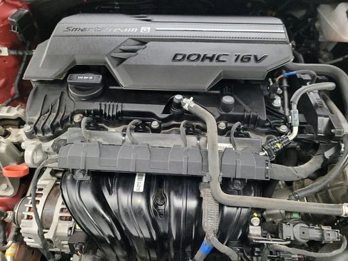 Used 2024 Hyundai Elantra SEL image 30