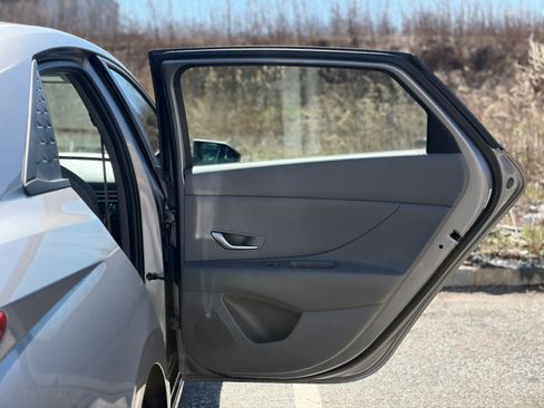 Used 2024 Hyundai Elantra SEL image 17