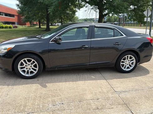 Used 2015 Chevrolet Malibu LT w/ Power Convenience Package FWD image 2