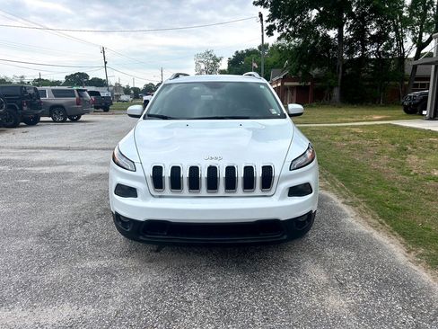 Used 2018 Jeep Cherokee Latitude w/ Mobile Office Group image 2
