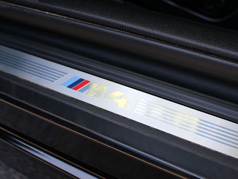 Used 2015 BMW M4 Convertible image 12