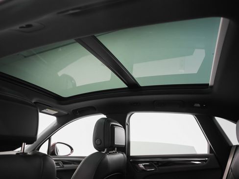 Certified 2026 Porsche Macan AWD/4WD image 44