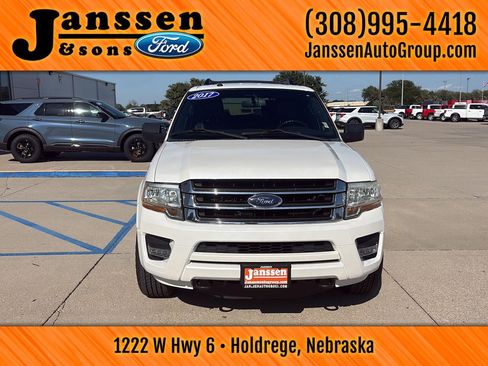 Used 2017 Ford Expedition XLT w/ Equipment Group 202A AWD/4WD image 3