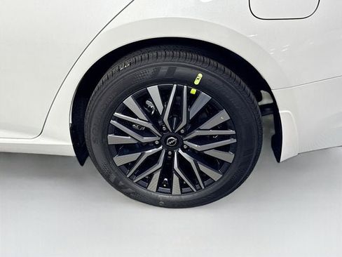 New 2026 Nissan Altima 2.5 SV FWD image 10