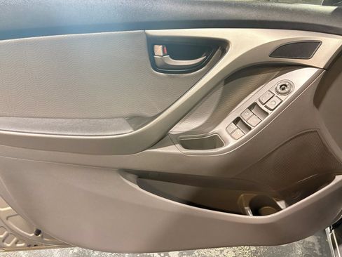 Used 2012 Hyundai Elantra Limited FWD image 10