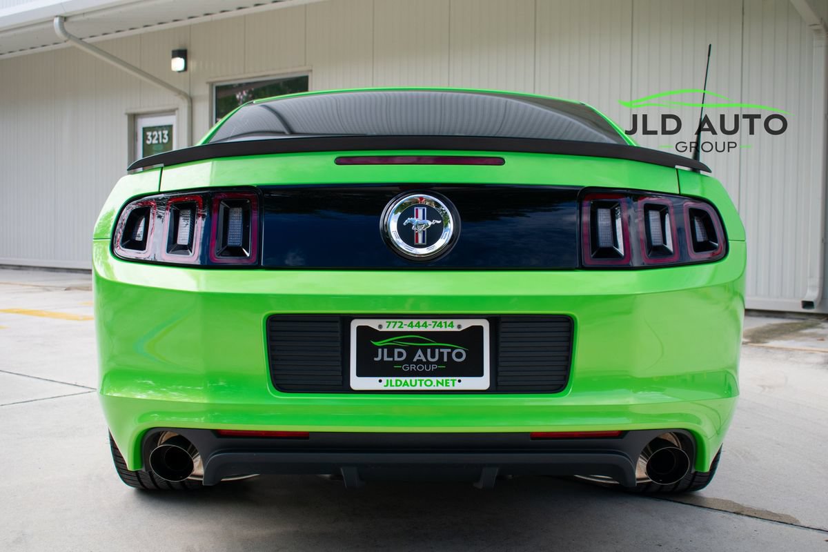 Used 2013 Ford Mustang Boss 302 w/ Boss 302 Accessory Pkg RWD image 5