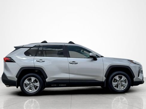 Certified 2022 Toyota RAV4 XLE w/ Convenience Package FWD image 6