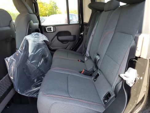 New 2025 Jeep Gladiator Rubicon w/ Convenience Group image 15