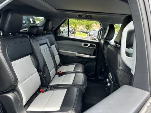 Used 2022 Ford Explorer XLT w/ Equipment Group 202A RWD image 28
