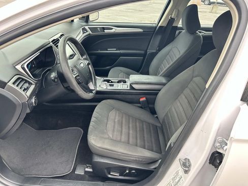 Used 2020 Ford Fusion SE FWD image 19