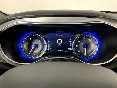 Used 2026 Chrysler Pacifica Pinnacle FWD image 13