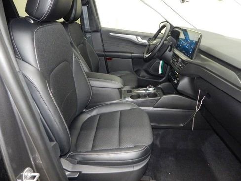 Used 2025 Ford Escape SE image 19