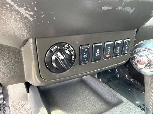 Used 2017 Nissan Frontier PRO-4X w/ Pro-4x Graphics Package AWD/4WD image 39