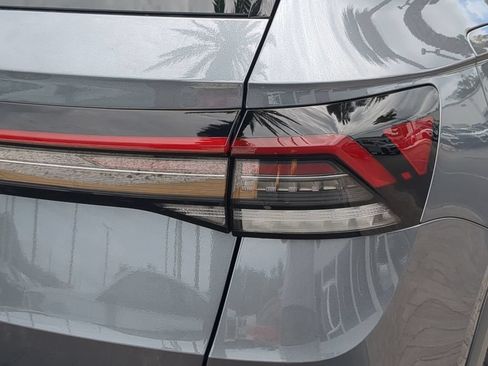 Certified 2025 Volkswagen Taos S FWD image 9