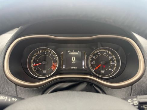 Used 2015 Jeep Cherokee Latitude w/ Comfort/Convenience Group image 11