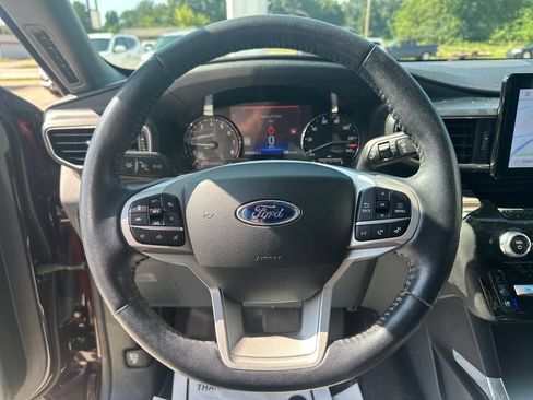 Used 2022 Ford Explorer Limited w/ Equipment Group 301A AWD/4WD image 14