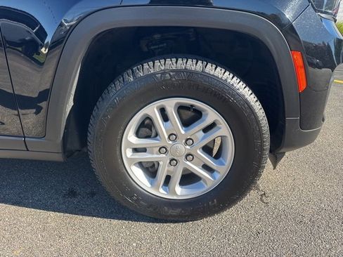 Certified 2023 Jeep Grand Cherokee Laredo image 30