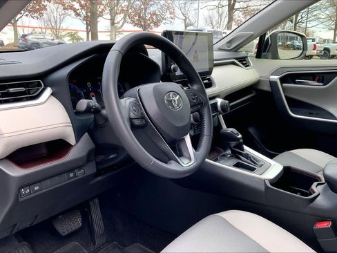 Used 2023 Toyota RAV4 Limited image 18