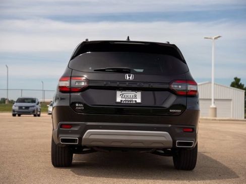 Used 2025 Honda Pilot Touring image 6