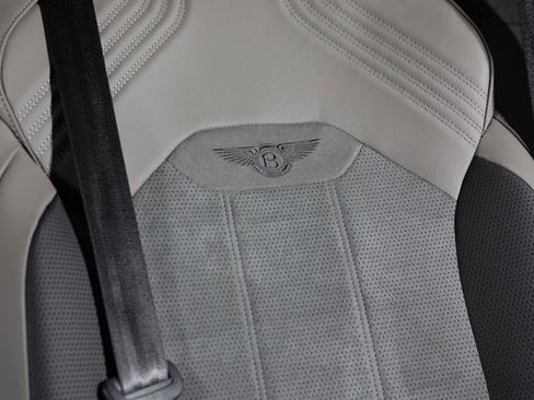 Used 2022 Bentley Bentayga image 36