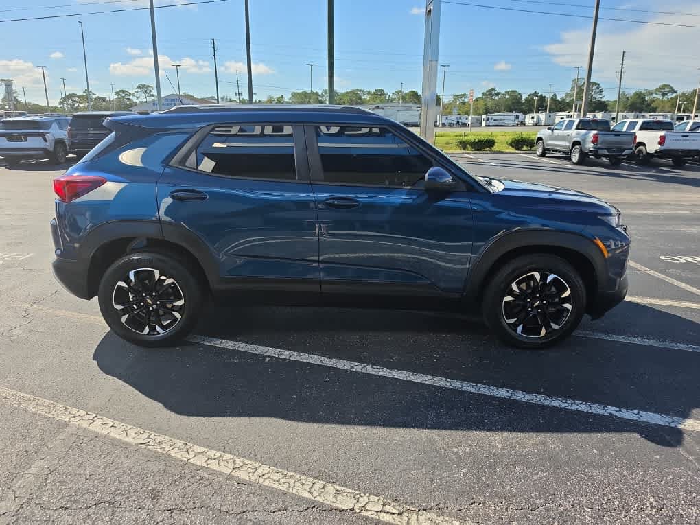 Used 2021 Chevrolet TrailBlazer LT w/ Premium Seating Package FWD image 6