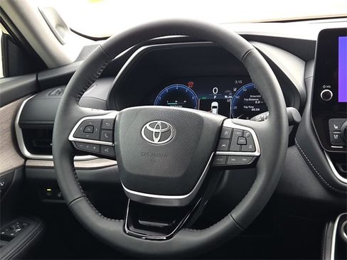 Used 2025 Toyota Grand Highlander Limited image 13