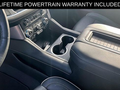 Used 2024 GMC Yukon SLT w/ SLT Luxury Package image 14