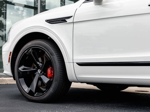 New 2025 Bentley Bentayga image 18
