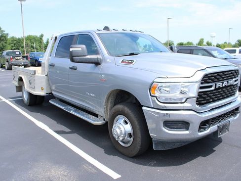 Used 2024 RAM 3500 SLT w/ Quick Order Package 2YG SLT AWD/4WD image 3