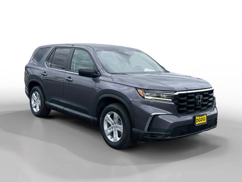 Certified 2023 Honda Pilot LX image 7