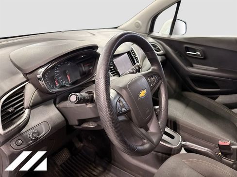 Used 2020 Chevrolet Trax LS w/ Tint and Cruise Package FWD image 9