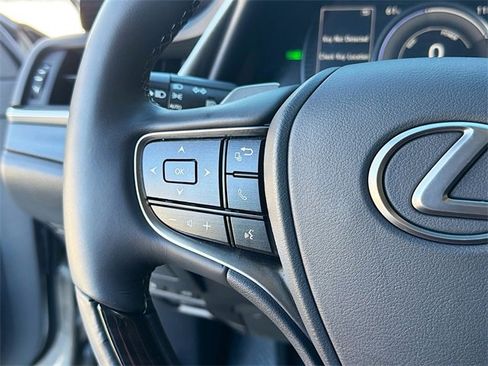 Used 2019 Lexus ES 300h image 38