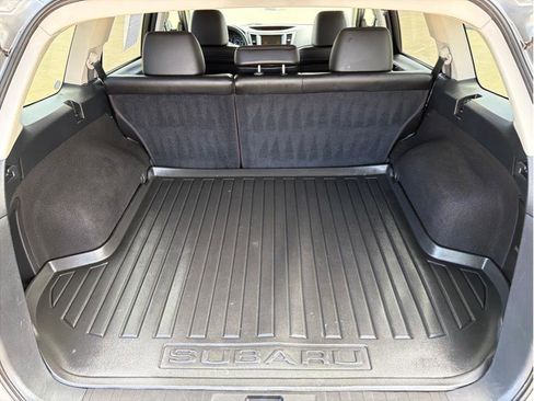 Used 2010 Subaru Outback 2.5i Limited AWD/4WD image 13