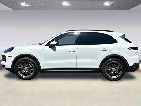Used 2024 Porsche Cayenne AWD/4WD image 2