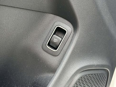 Used 2022 Mercedes-Benz CLA 250 4MATIC image 16