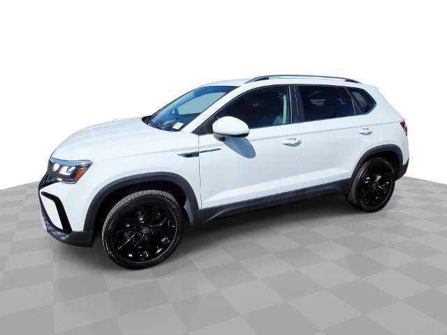 Used 2023 Volkswagen Taos SE w/ Black Wheel Package FWD image 1