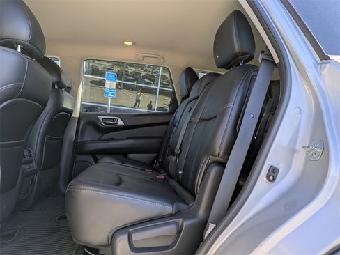 Used 2015 Nissan Pathfinder SL w/ SL Tech Package image 16