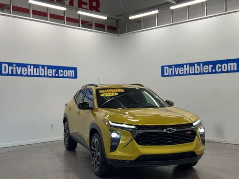Used 2024 Chevrolet Trax RS w/ Sunroof Package FWD image 5