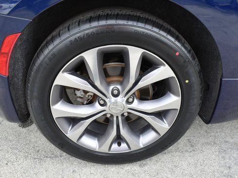 Used 2019 Chrysler Pacifica Limited w/ Tire & Wheel Group FWD image 37