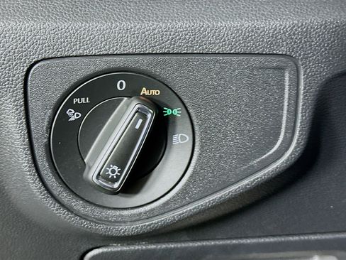 Used 2021 Volkswagen Atlas Cross Sport SE image 17