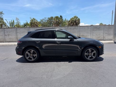 Used 2023 Porsche Macan AWD/4WD image 7