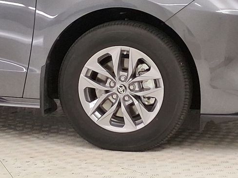 Used 2025 Toyota Sienna XLE w/ XLE Plus Package FWD image 11