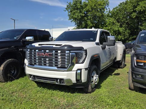 Used 2024 GMC Sierra 3500 Denali AWD/4WD image 3