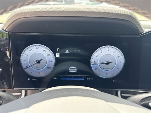 New 2025 Hyundai Elantra SEL image 17