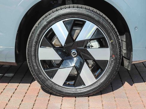 Used 2024 Volvo XC60 T8 Plus w/ Protection Package Premier AWD/4WD image 11