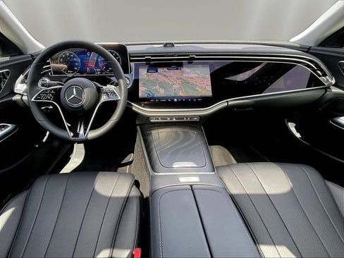 Certified 2025 Mercedes-Benz E 350 4MATIC Sedan w/ MBUS Superscreen Package image 9